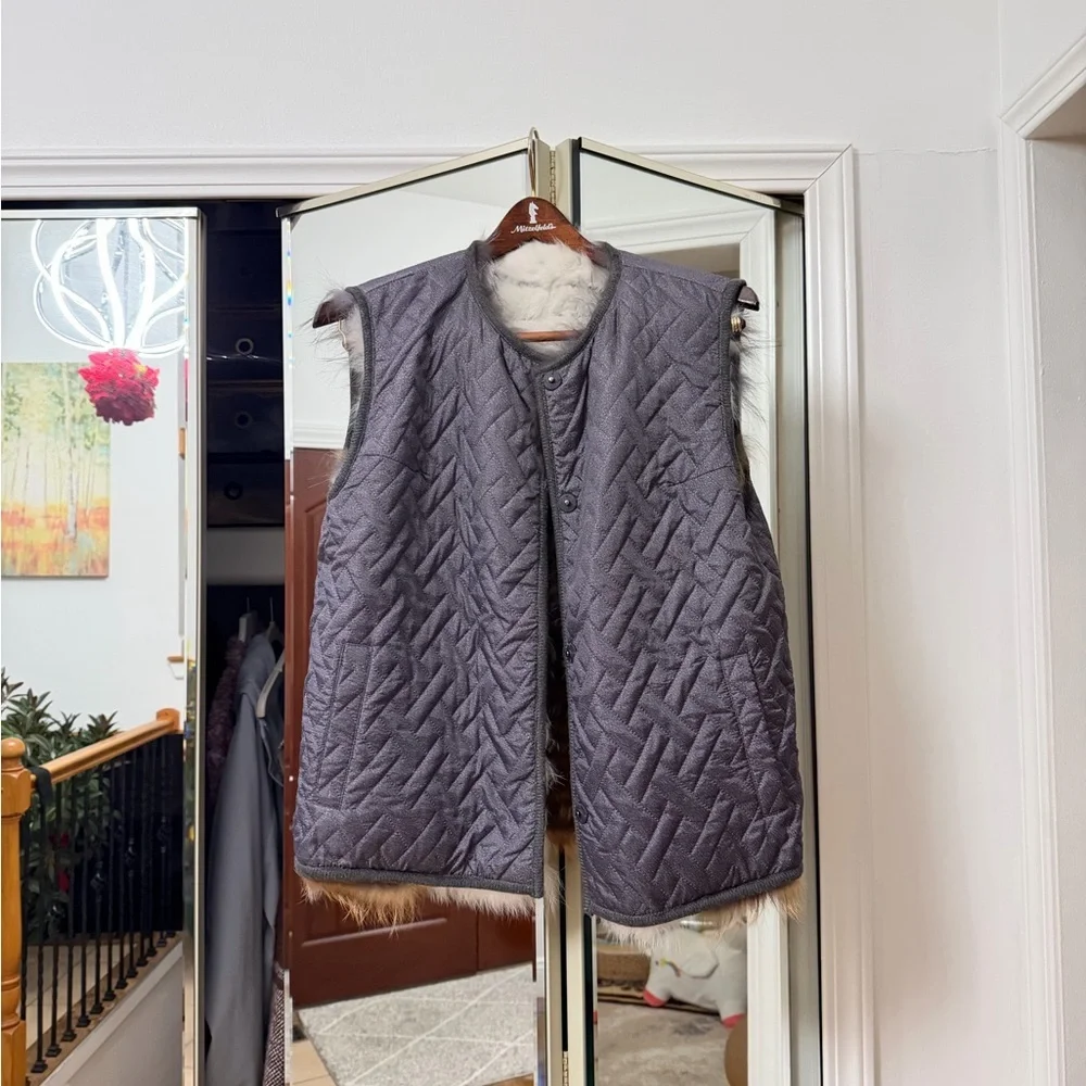 Linda Richards New York Reversible Fur Vest - Picture 4 of 5